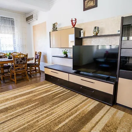 Apartament 3 Et 3 Solid Cazino Διαμέρισμα *